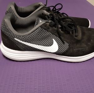 Nike mens tennis shoes